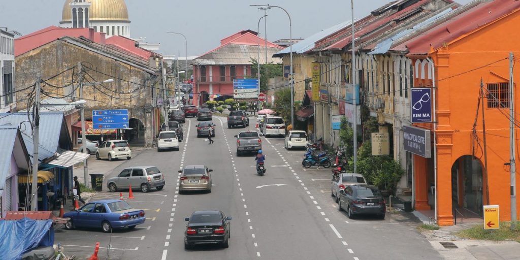 新告示牌注明每天收费 牙也县议会:周末公假无抄牌