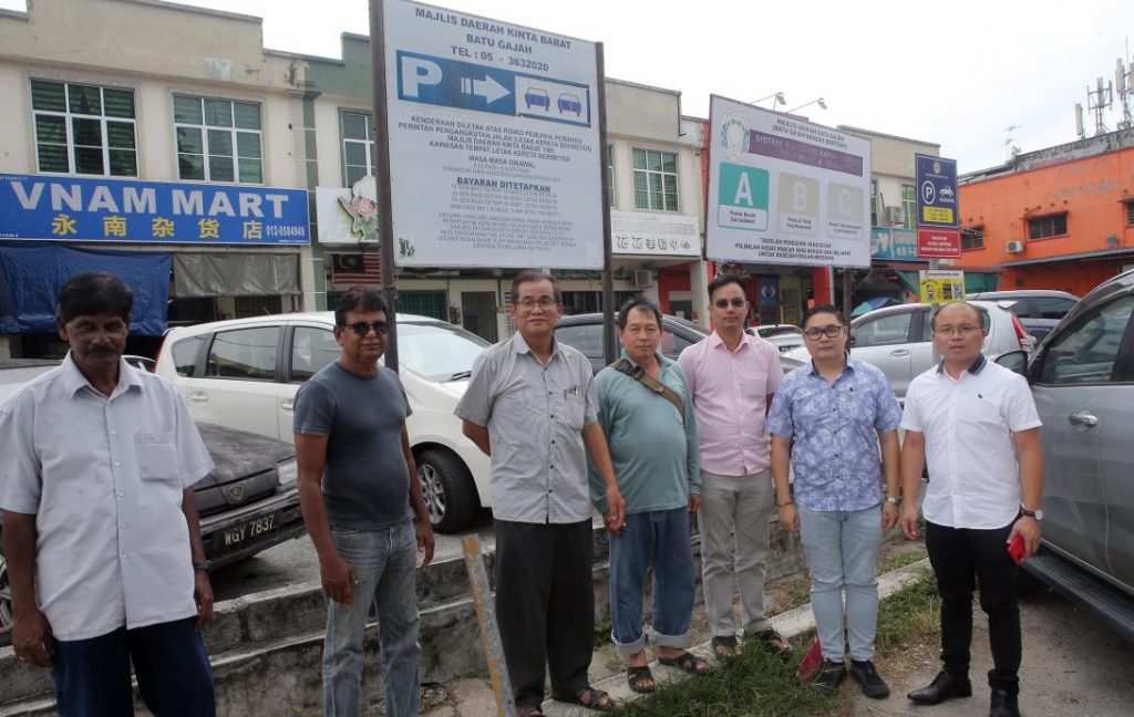 新告示牌注明每天收费 牙也县议会:周末公假无抄牌