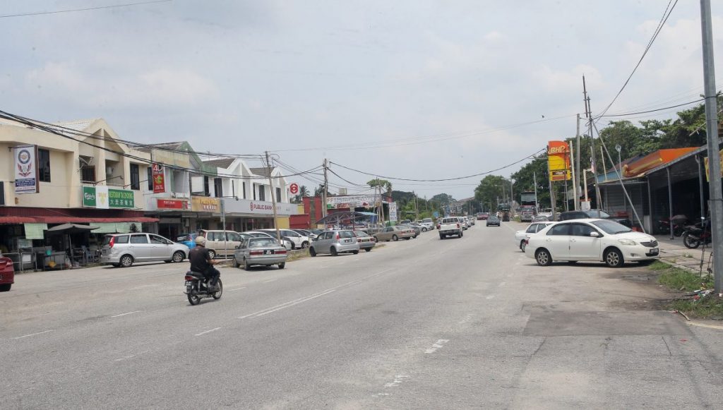 新告示牌注明每天收费 牙也县议会:周末公假无抄牌