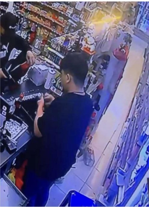 无业男持玩具枪抢5间便利店