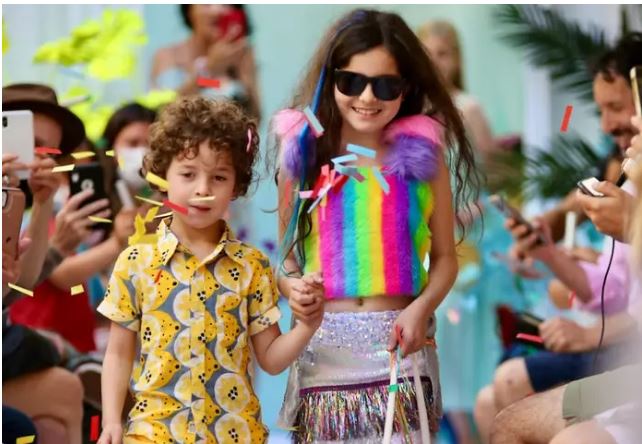 暖势力  7岁男童 成网红时装设计师