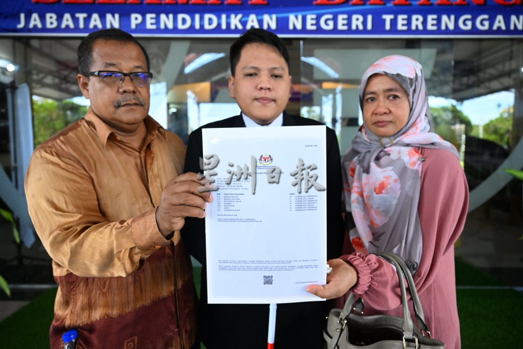 视觉障碍生在2022年大马教育文凭考试考到5A+及2A佳绩,成为登州优秀特殊考生。