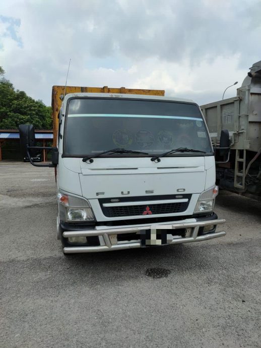 未成年开车又一单·13岁少年开罗里上路!