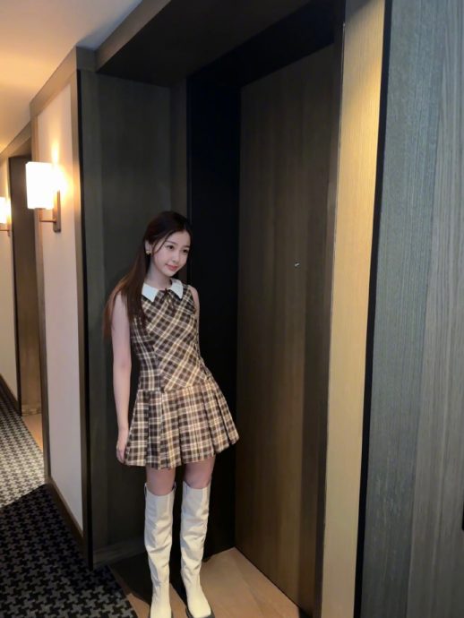 杨超越模仿虞书欣角色台词遭恶评 本人疑发文回怼 	