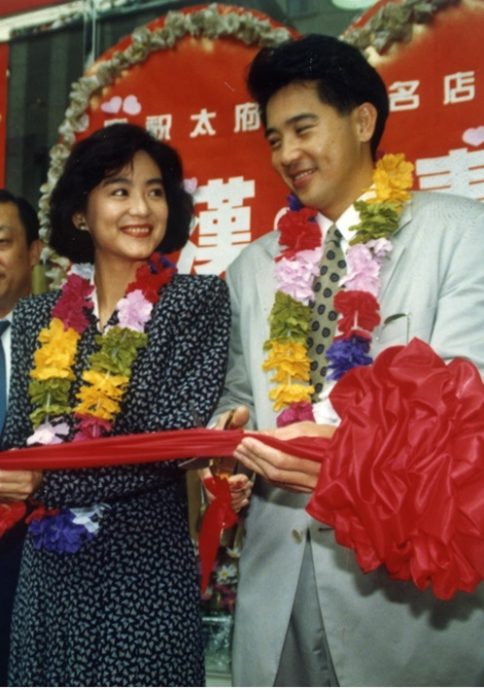 林青霞牛仔外套内搭比基尼 43年前旧照曝光网惊:太敢穿了