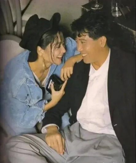 林青霞牛仔外套内搭比基尼 43年前旧照曝光网惊:太敢穿了