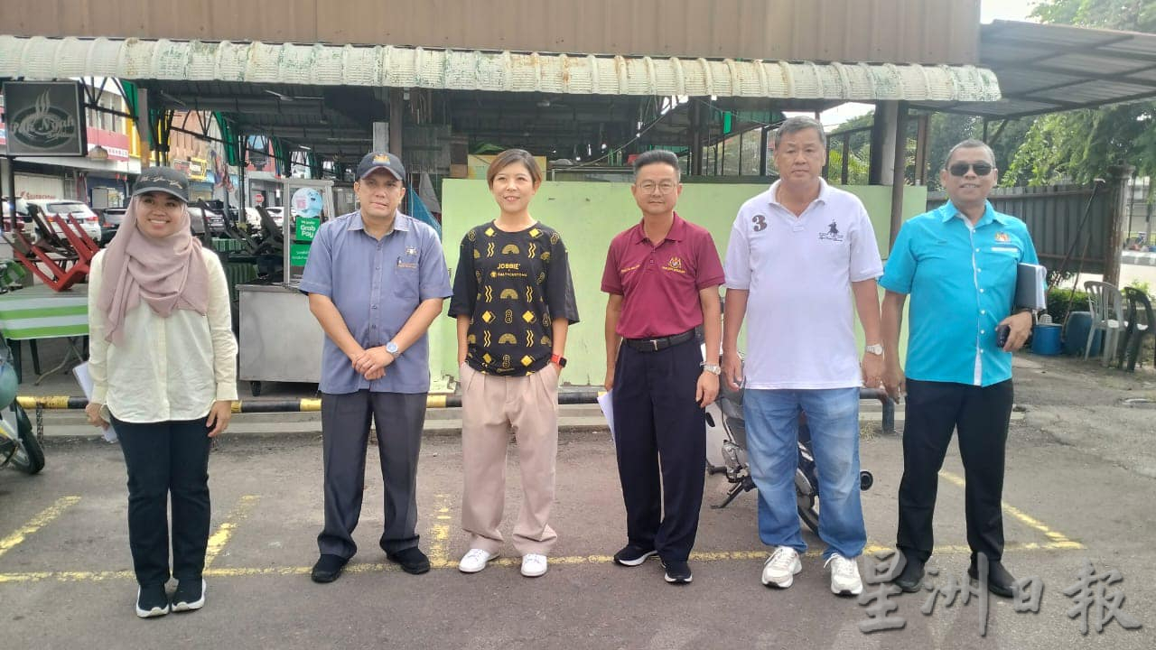 柔︰ 小贩顾客盼了22年 美食中心终获批建公厕