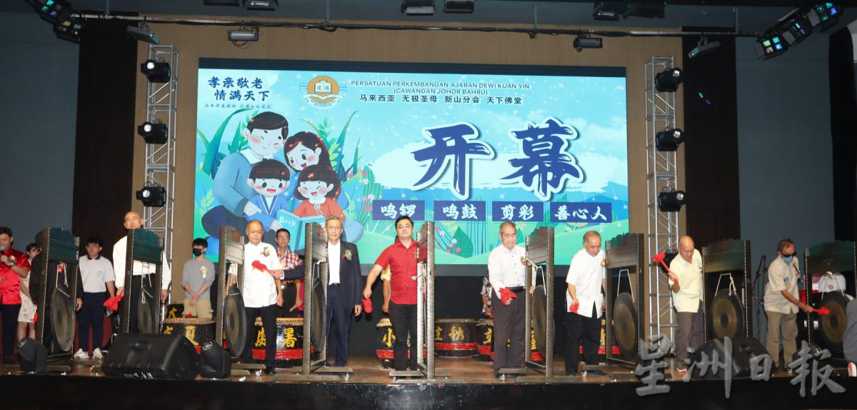 柔: 新山无极圣母天下佛堂 120席孝亲宴温馨欢腾