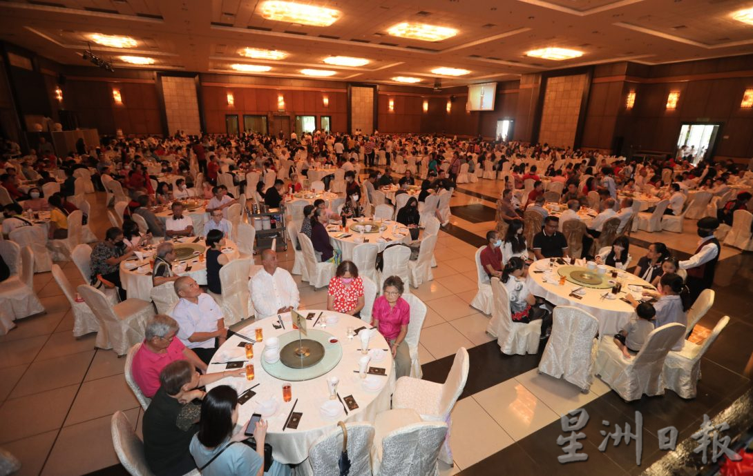 柔: 新山无极圣母天下佛堂 120席孝亲宴温馨欢腾
