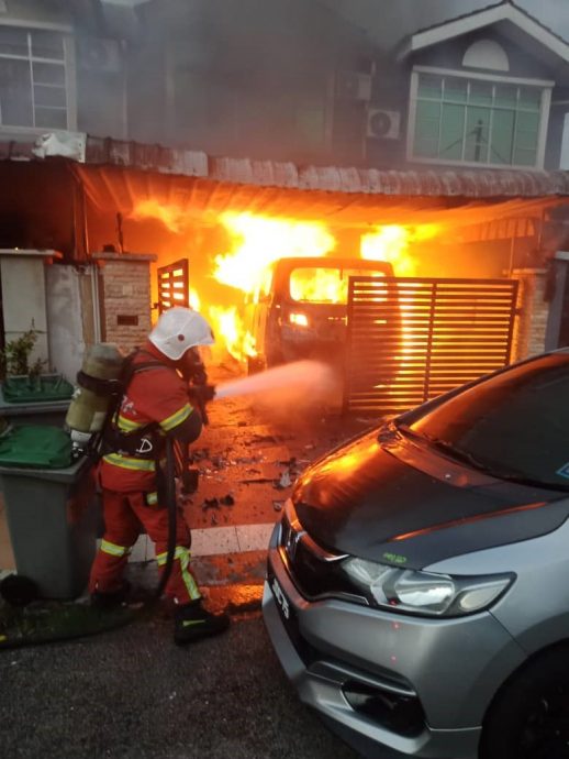 柔: 民宅失火 60%烧毁 波及2车1摩托
