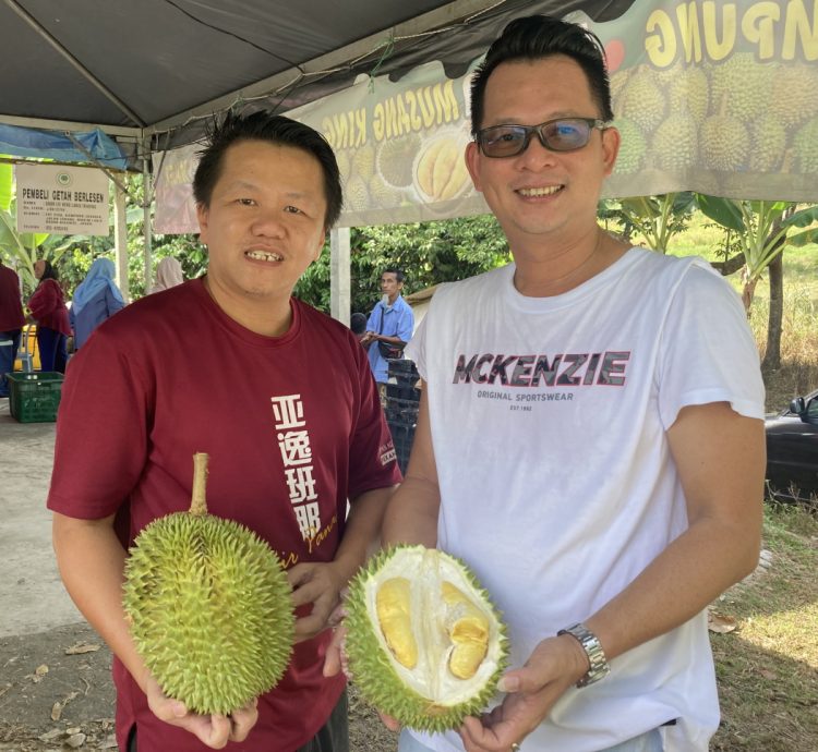 柔:到阿逸班那品尝土种榴梿找惊喜