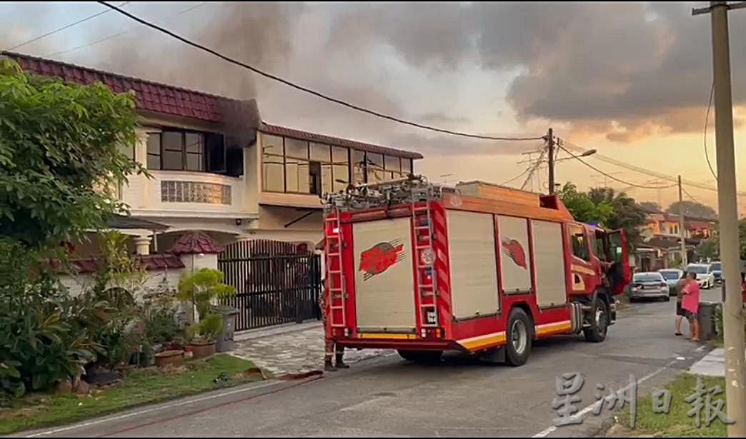柔:半独立式住宅着火 女子呼吸急促送院