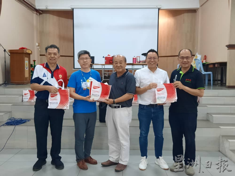 柔:头条之一:本报活动:东甲启明二校671学生,快乐学习均衡饮食