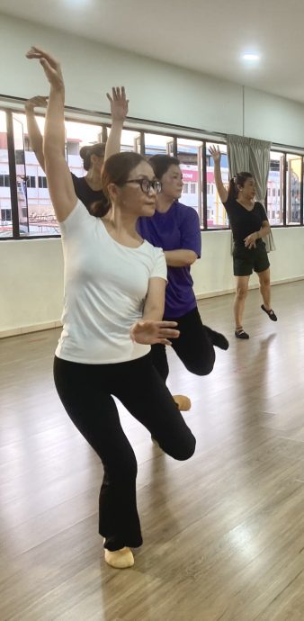 柔:封底:时尚记事簿(24/6见报):昔加末吹起古典民族舞风潮