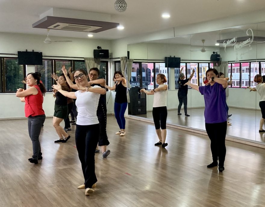 柔:封底:时尚记事簿(24/6见报):昔加末吹起古典民族舞风潮