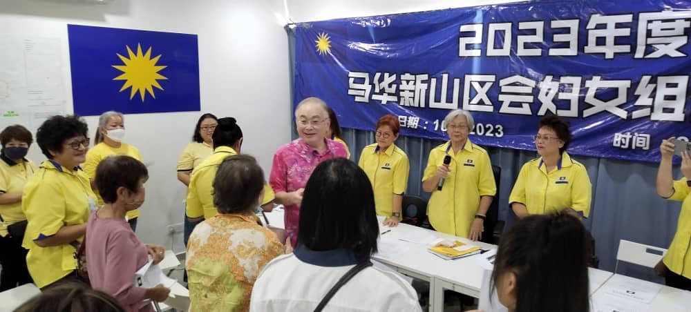 柔:当选新山马华妇女组主席 魏家祥祝贺黄丽云