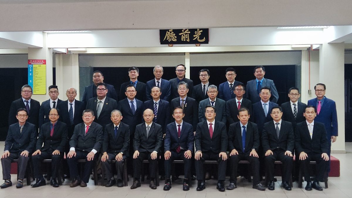 柔:新闻: 王培荣任銮中新董事长 翼提高软体水平 激励教学