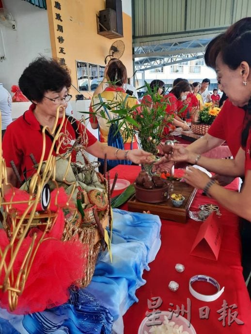柔:新闻: 粽子装饰赛 填色赛 老少齐聚欢庆端午