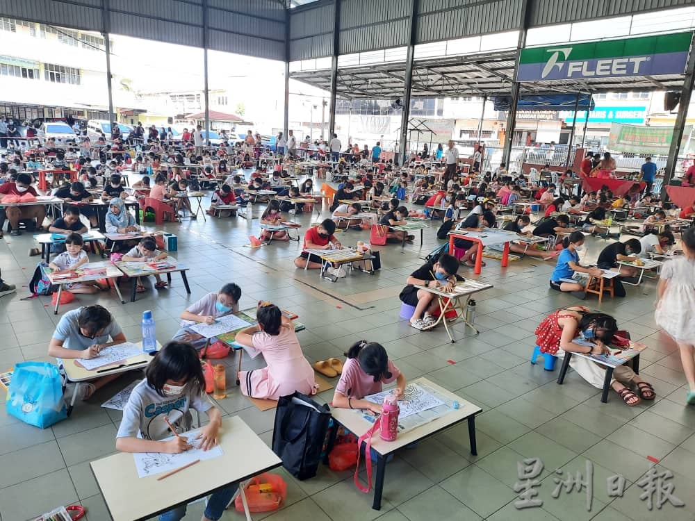 柔:新闻: 粽子装饰赛 填色赛 老少齐聚欢庆端午
