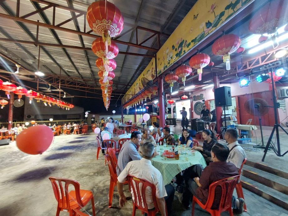 柔:新闻: 銮福建会馆双亲节晚宴: 沈玉萍及郑文川促政府 关注老人心理健康