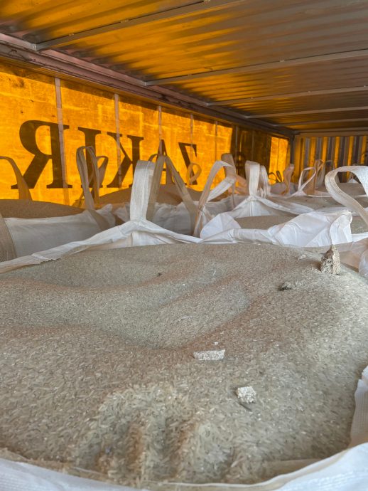 柔:新闻:狮城入境新山 司机非法进口18公吨白米