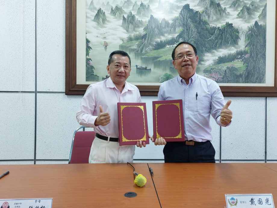 柔:新闻:銮中 中总签备忘录 为电科学生提供课程