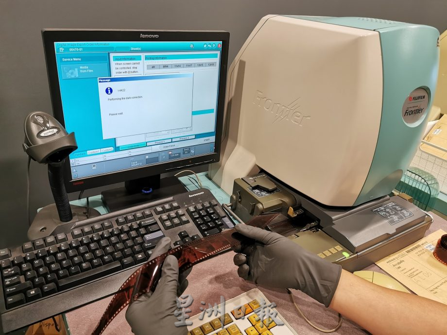 柔:时尚记事簿(6月17日见报):底片相机东山再起,掀复古照片风潮