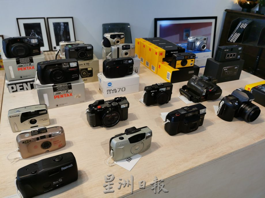 柔:时尚记事簿(6月17日见报):底片相机东山再起,掀复古照片风潮