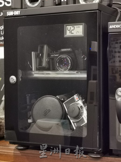 柔:时尚记事簿(6月17日见报):底片相机东山再起,掀复古照片风潮