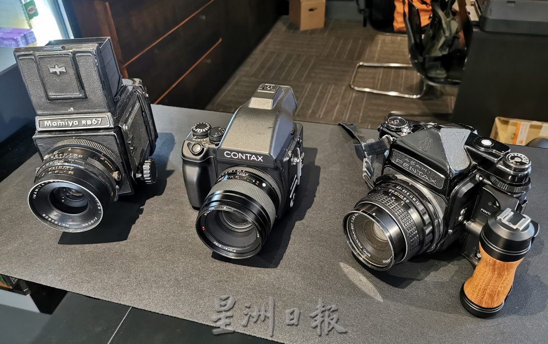 柔:时尚记事簿(6月17日见报):底片相机东山再起,掀复古照片风潮