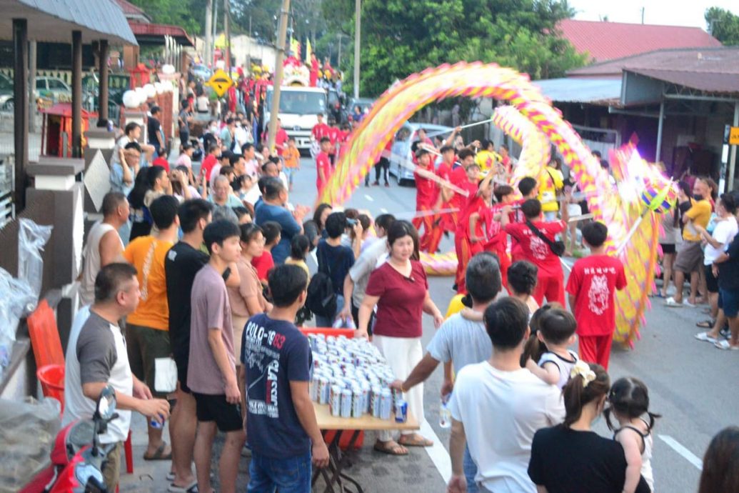 柔:显刊或版头新闻:巴口回龙馆三年一度众神出游活动,重现万人空巷盛况