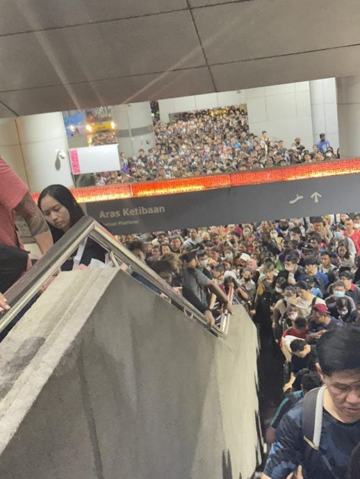 柔:父亲节前夕关卡人满为患,排队人龙:大臣在哪里?