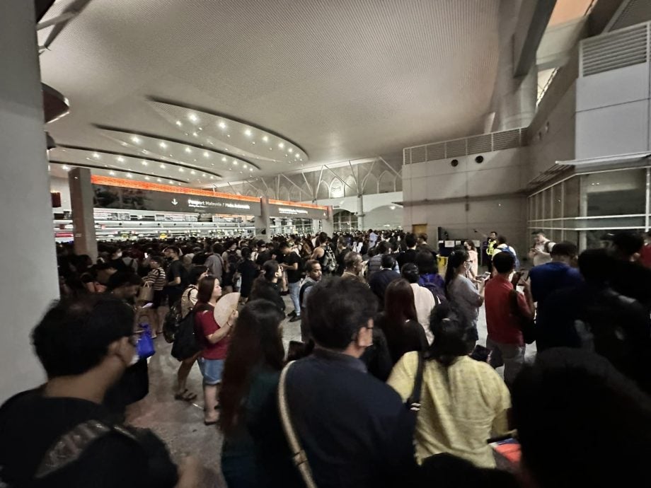柔:父亲节前夕关卡人满为患,排队人龙:大臣在哪里?
