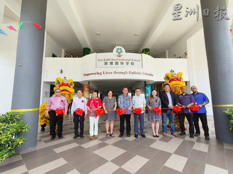 柔：版八次头：新闻：刘镇东出席致理国际学校开幕典礼