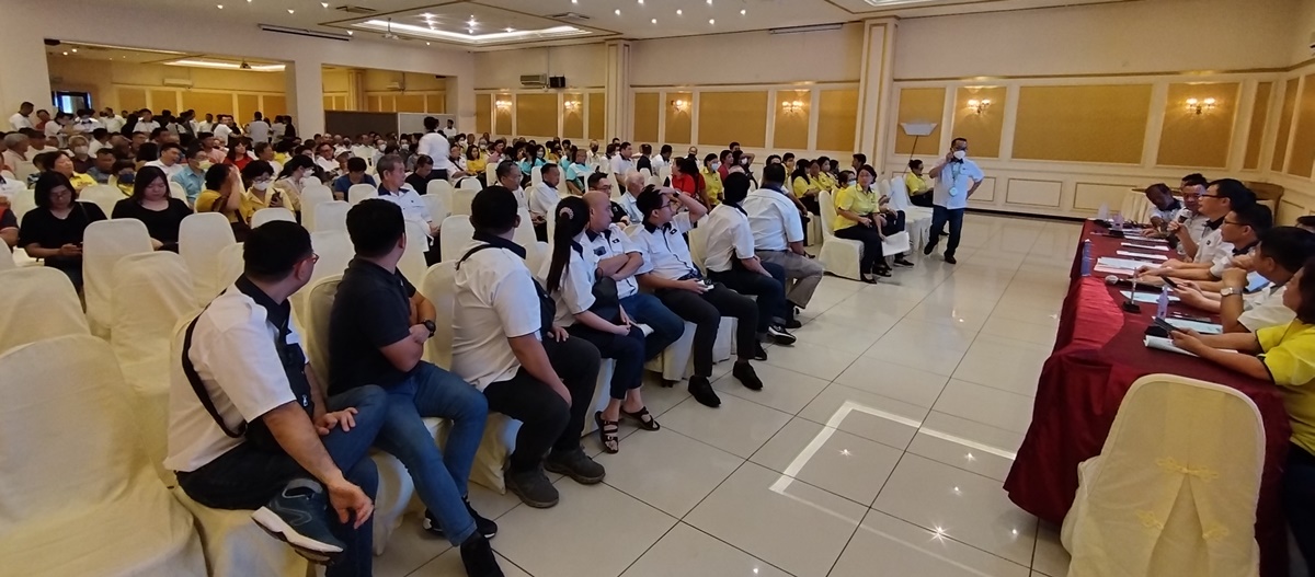 柔:版四显刊:新闻:马华古来区会尘埃落定,曾繁翀成新任主席