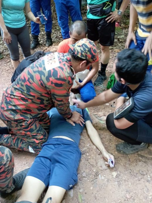 柔:版头之一:新闻:男子登南峇山晕倒 送院途中不治身亡