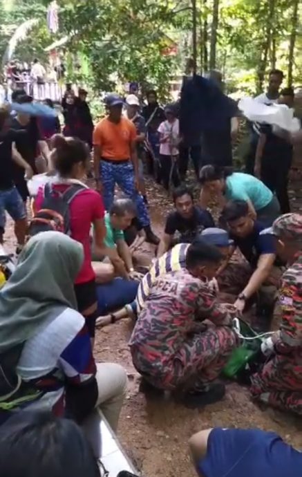 柔:版头之一:新闻:男子登南峇山晕倒 送院途中不治身亡