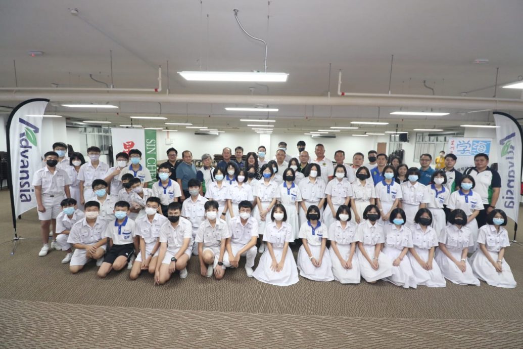 柔:第三版头条:本报活动:快乐农耕首场活动新山宽中至达城分校开跑