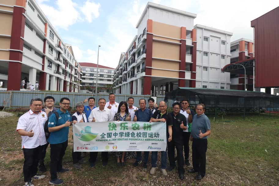 柔:第三版头条:本报活动:快乐农耕首场活动新山宽中至达城分校开跑