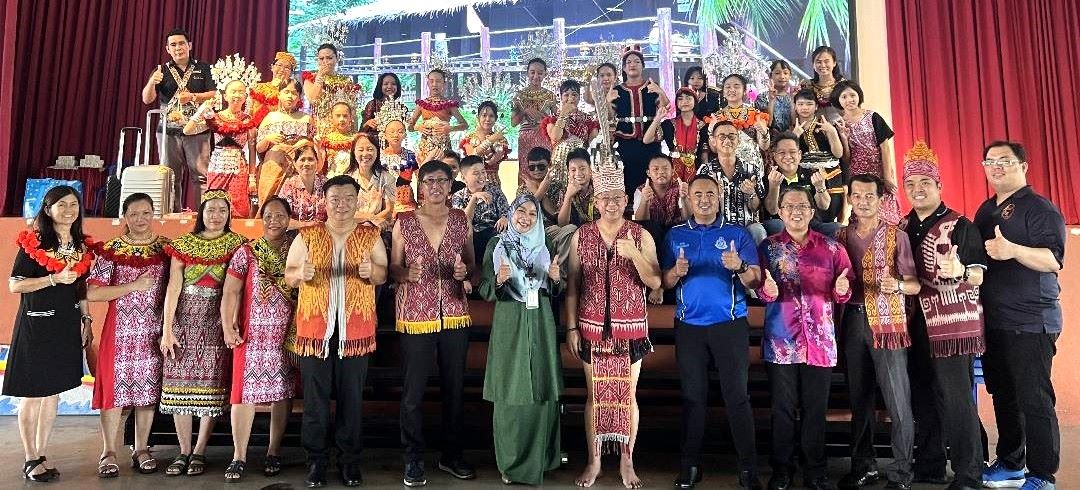 柔:补封底:启东华小办活动 让东马学生庆丰收节