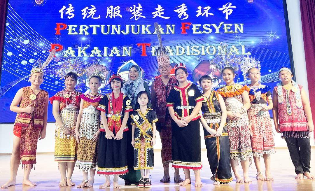 柔:补封底:启东华小办活动 让东马学生庆丰收节