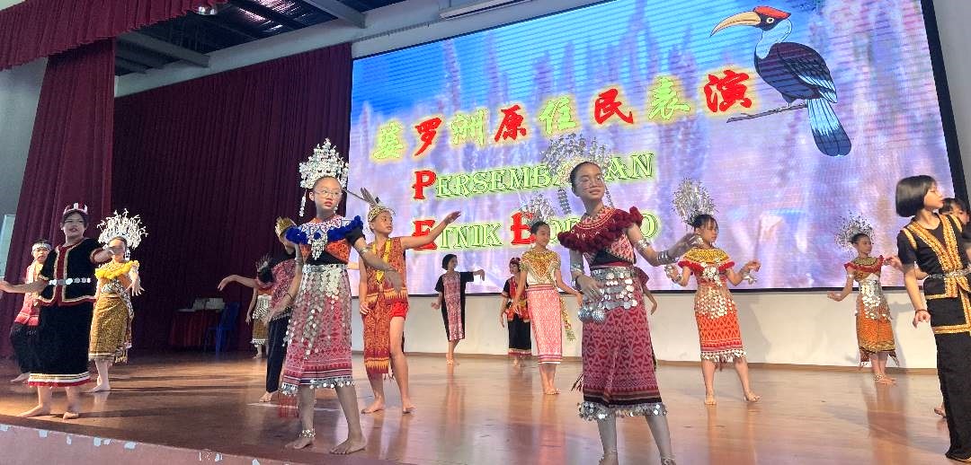 柔:补封底:启东华小办活动 让东马学生庆丰收节