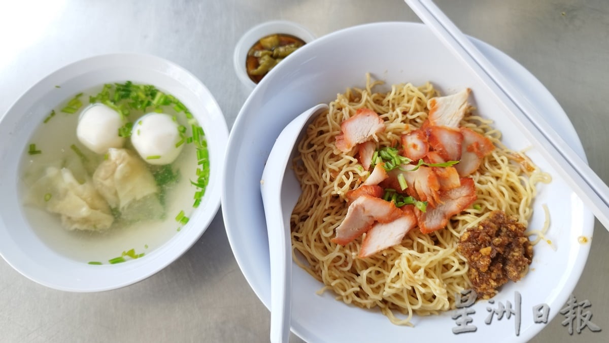 柔:食客指路:(6月6日见报)香辣可口,客家酸辣云吞面滋味佳