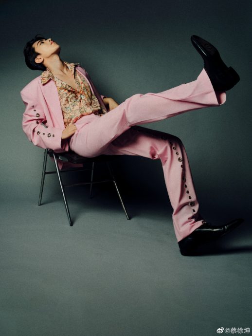 桃色风波升级? 蔡徐坤被爆有3个孩子