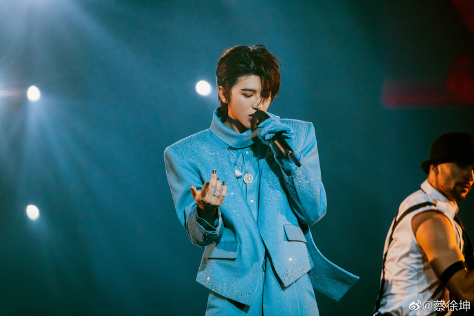 桃色风波升级? 蔡徐坤被爆有3个孩子