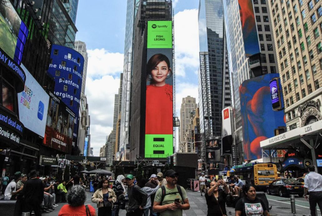 梁静茹登上纽约时代广场巨幕，粉丝大赞大马之光！