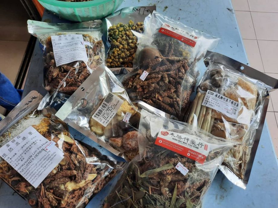 榴梿季节流感病例大增 润喉补肺保健品热销