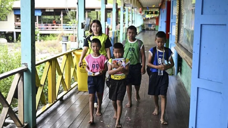 沿海村庄渐被大海吞没 200村民4小学生坚守家园