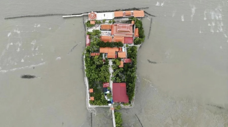 沿海村庄渐被大海吞没 200村民4小学生坚守家园