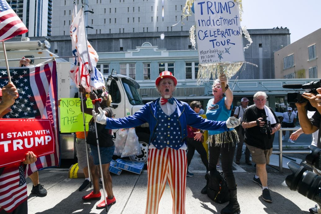 特朗普就不当处理机密文件案出庭 否认全部37宗控罪